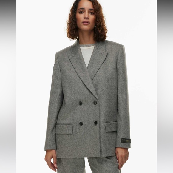 New Destiny Blazer
Wool-cashmere classic-fit blazer - Picture 1 of 16